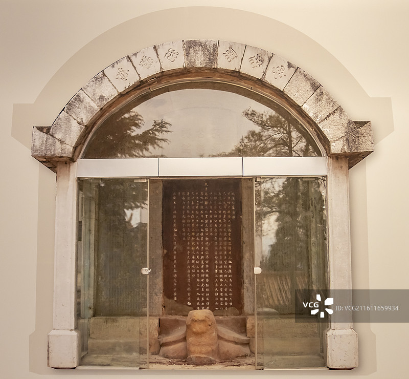 云南省昆明市晋宁区昆阳镇郑和公园内的马哈只墓碑图片素材