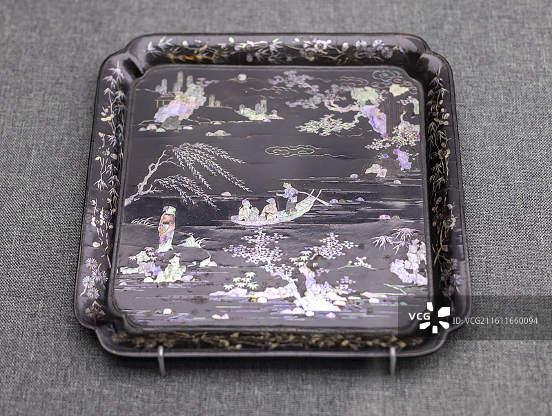 黑漆嵌螺钿人物故事图倭角方盘 明 南京博物院图片素材