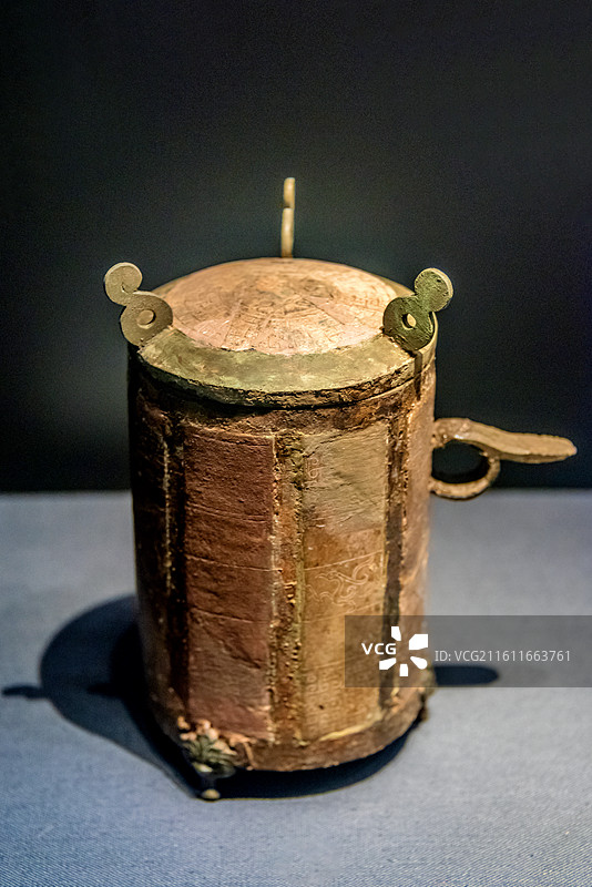 中国长沙湖南省博物馆馆藏马王堆汉墓利苍墓嵌玉铜樽图片素材