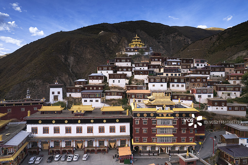 白玉县半山半寺的白玉寺图片素材