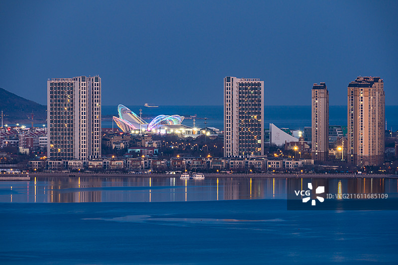青岛西海岸城市天际线夜景图片素材