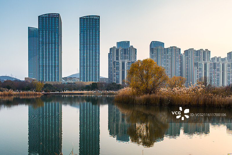 南京仙林湖内的日落景色图片素材