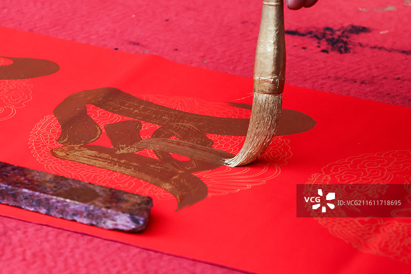 广东佛山市禅城区快子路挥春街手写春联特写图片素材