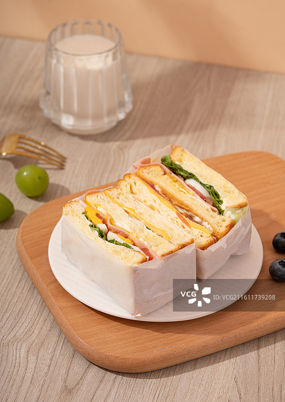 鸡蛋培根三明治图片素材