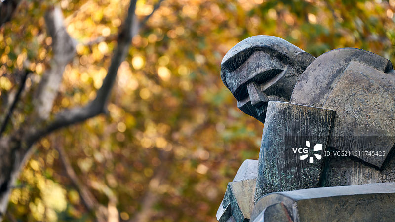 人民公园金秋雕塑特写图片素材