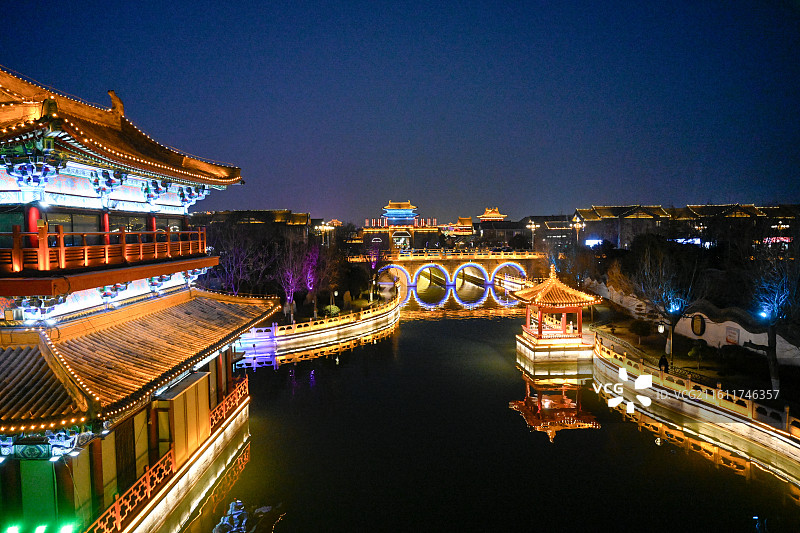 中国开封水系古建筑夜景图片素材