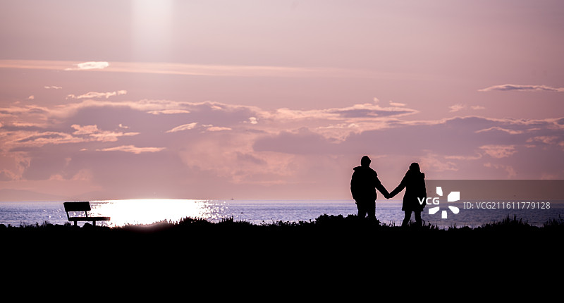 2人漫步背影图片素材