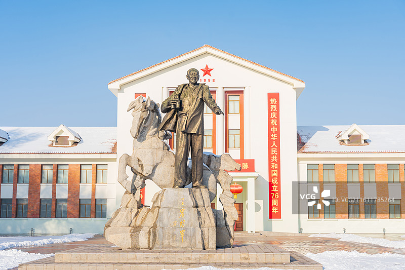 新疆石河子市 兵团 农八师 军垦博物馆 地标 王震将军塑像 红色旅游 党建图片素材