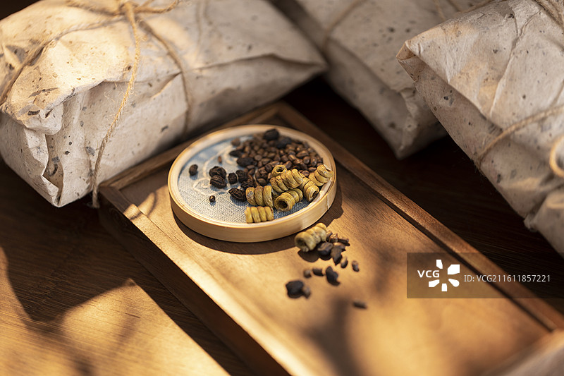 明目、补益肝肾、滋阴清热中药方：女贞子、石斛和决明子图片素材