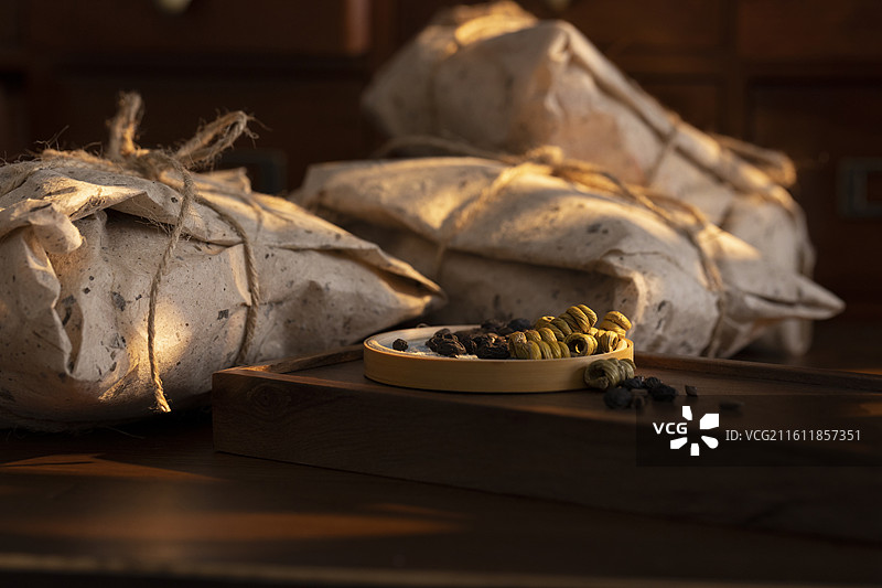 明目、补益肝肾、滋阴清热中药方：女贞子、石斛和决明子图片素材