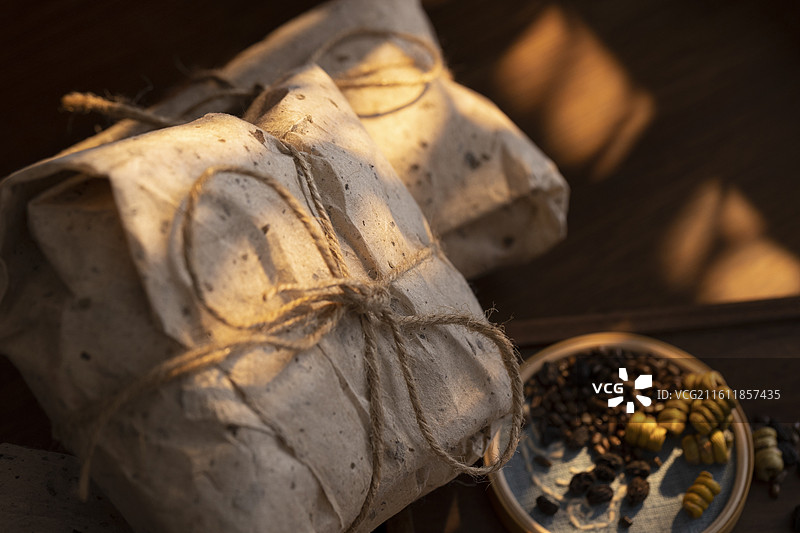 明目、补益肝肾、滋阴清热中药方：女贞子、石斛和决明子图片素材