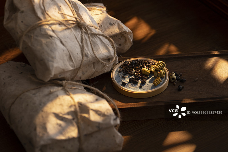 明目、补益肝肾、滋阴清热中药方：女贞子、石斛和决明子图片素材