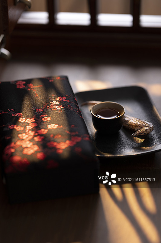 强筋健骨、活血散结、温补肾阳中药方：海马和黄酒图片素材