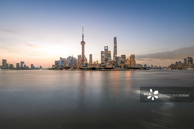 中国 上海 外滩 城市 东方的黎明图片素材