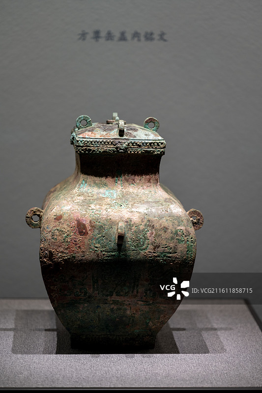 商青铜饕餮纹罍图片素材