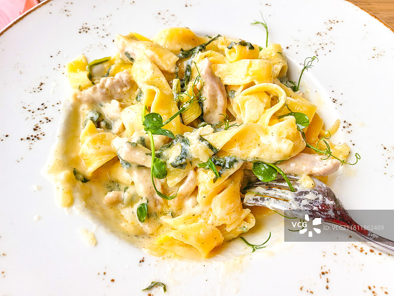 奶油芝士蘑菇鸡肉意大利面美食图片素材