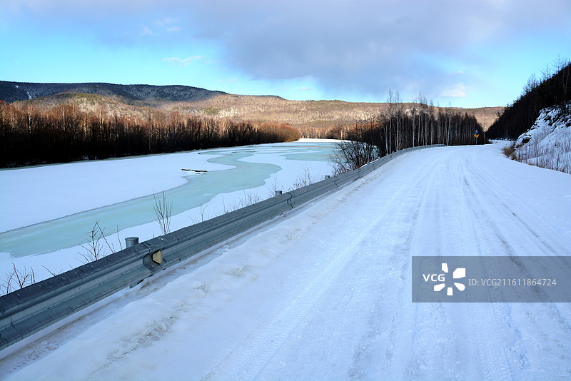 中国黑龙江大兴安岭加格达奇至漠河北极村沿途冰雪风光图片素材