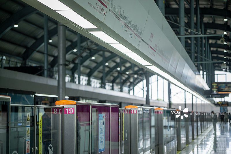 成都植物园地铁站 地上轨道图片素材