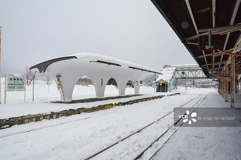 北海道，雪中火车站，上川站图片素材