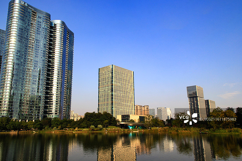 傍晚时分的成都高新区金融城建筑图片素材