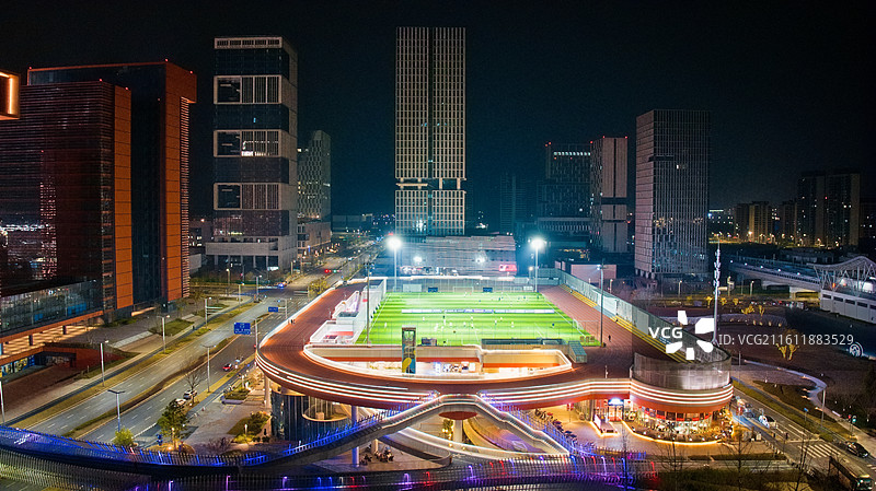 成都东部新区活力城商业体夜晚航拍图片素材