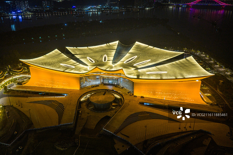 夜幕下航拍广州南沙国际金融〔IFF〕永久会址图片素材