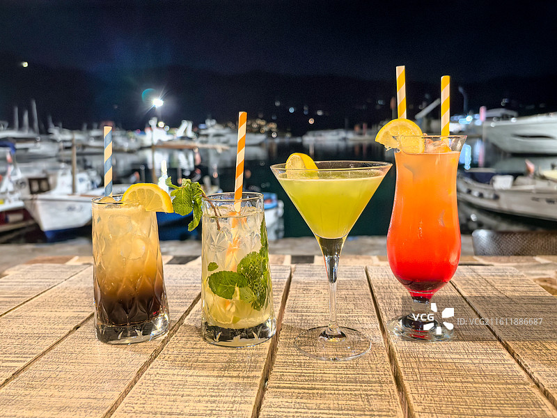 滨海码头鸡尾酒聚餐美食图片素材