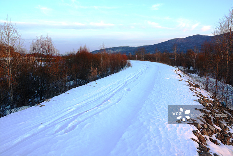 中国黑龙江大兴安岭加格达奇至漠河北极村沿途冰雪风光图片素材