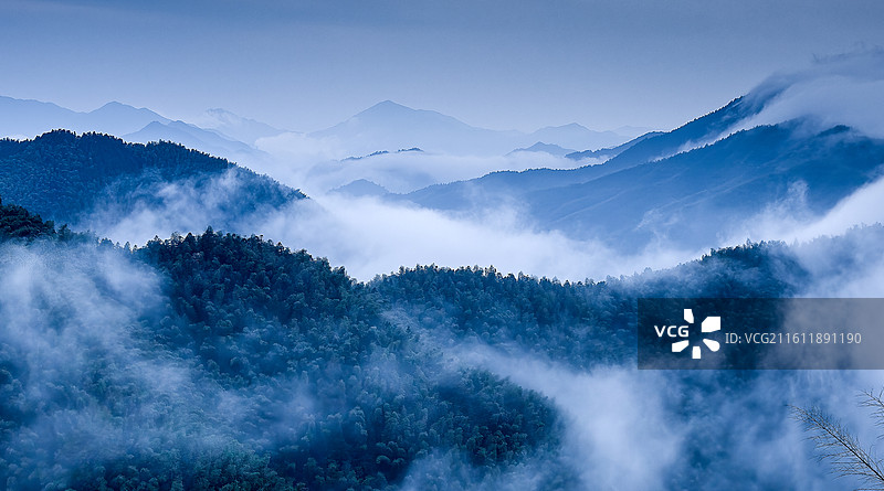 云端村落木梨硔图片素材