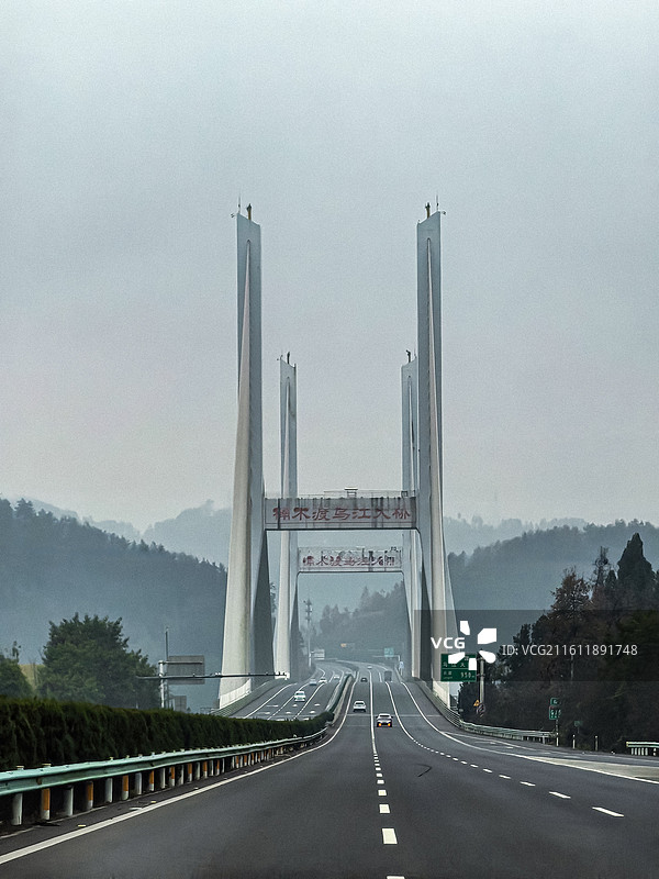 中国贵州遵义乌江楠木渡大桥，贵州的桥图片素材