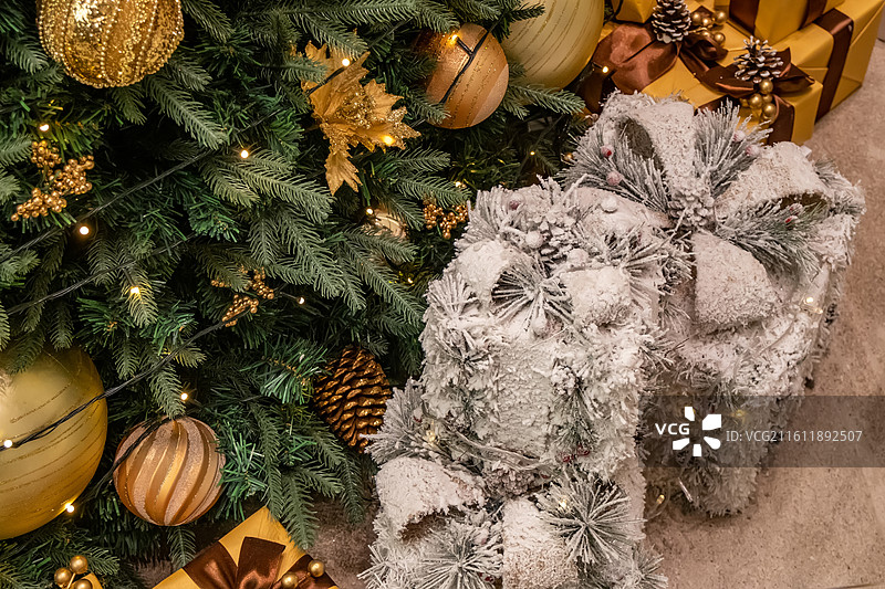 上海市圣诞节装饰彩灯，圣诞树，礼物图片素材