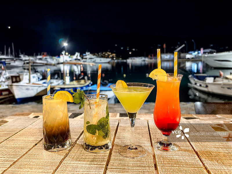 滨海码头鸡尾酒聚餐美食图片素材