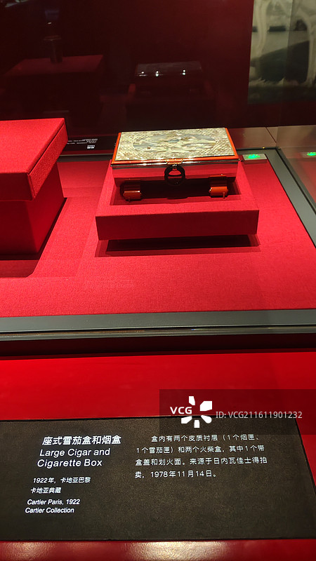 中国广东广州-广东省博物馆古董文物。图片素材