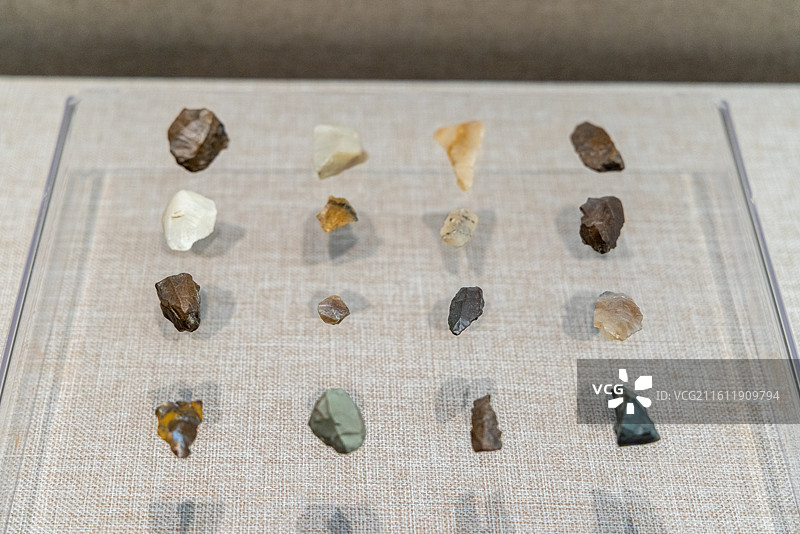 酒泉市博物馆 四坝文化 细石器 1987年酒泉肃州区干骨崖遗址出土图片素材