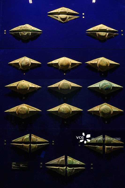 三星堆博物馆中展出的青铜眼形器图片素材