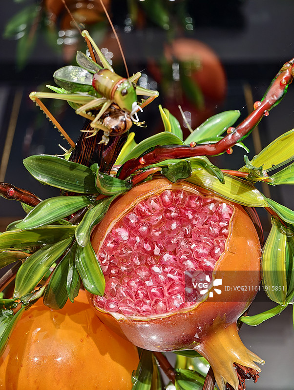 淄博博山非遗琉璃灯工艺术品（淄博陶瓷琉璃博物馆琉璃灯工厅展出）图片素材