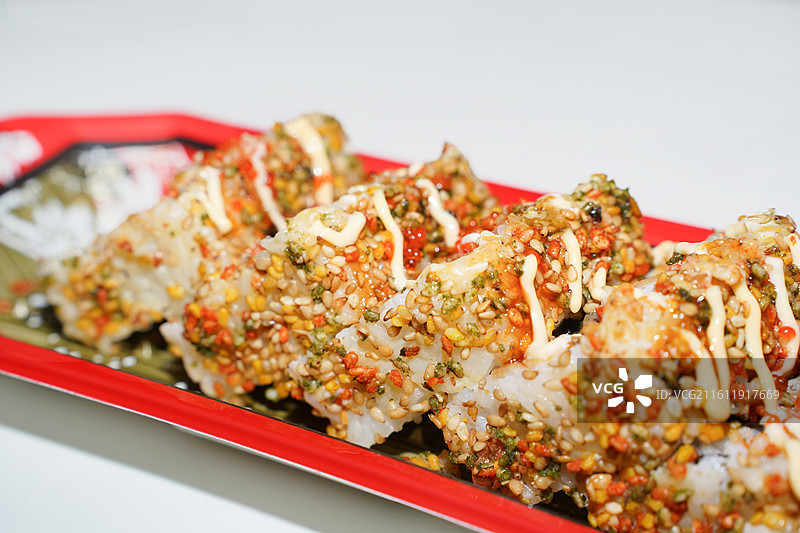 白色背景下食物的特写镜头图片素材