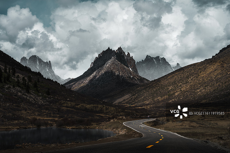 山高路转图片素材