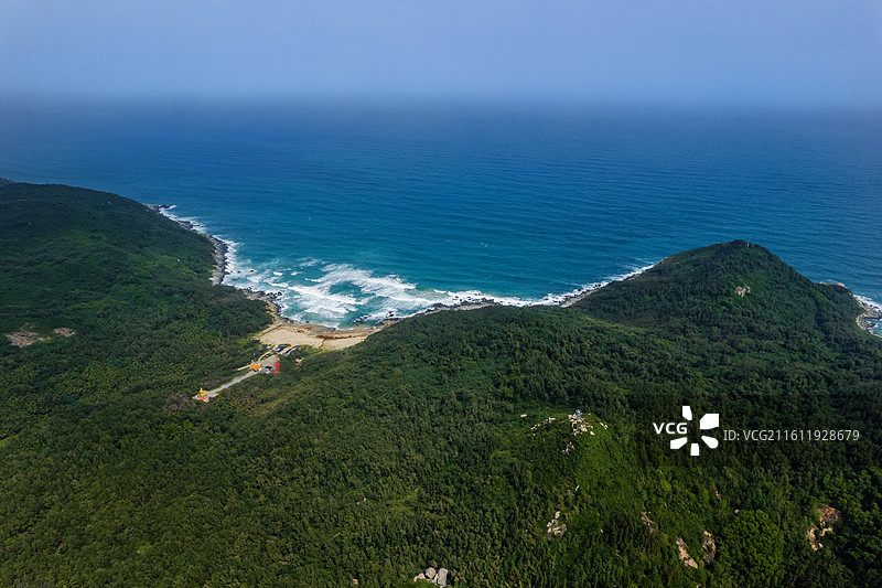 俯瞰海南文昌丘陵山地海岸图片素材