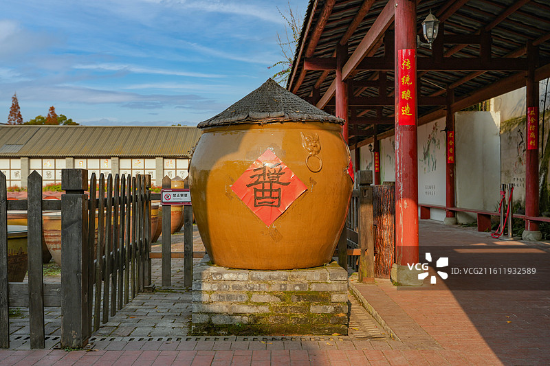 成都郫都区战旗村郫县豆瓣博物馆酱缸特写图片素材