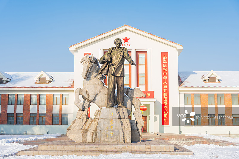 新疆石河子市 兵团 农八师 军垦博物馆 地标 王震将军塑像 红色旅游 党建图片素材