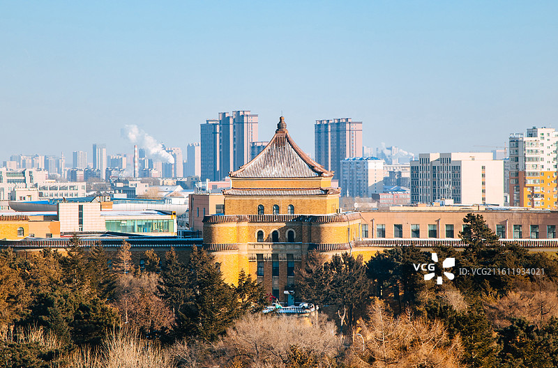 俯瞰吉林长春自由大路上的伪满洲国综合法衙旧址图片素材