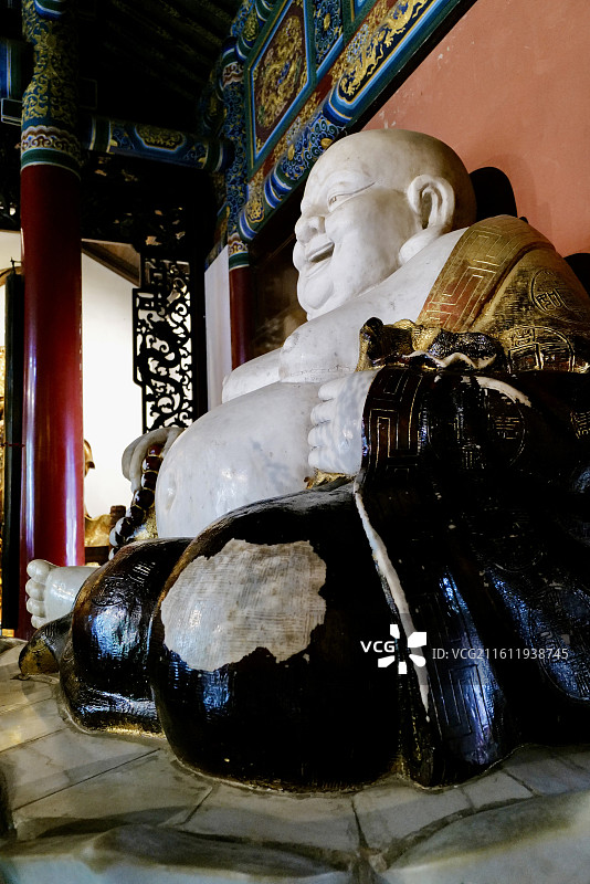 四川乐山大佛景区凌云寺内佛与菩萨造像图片素材