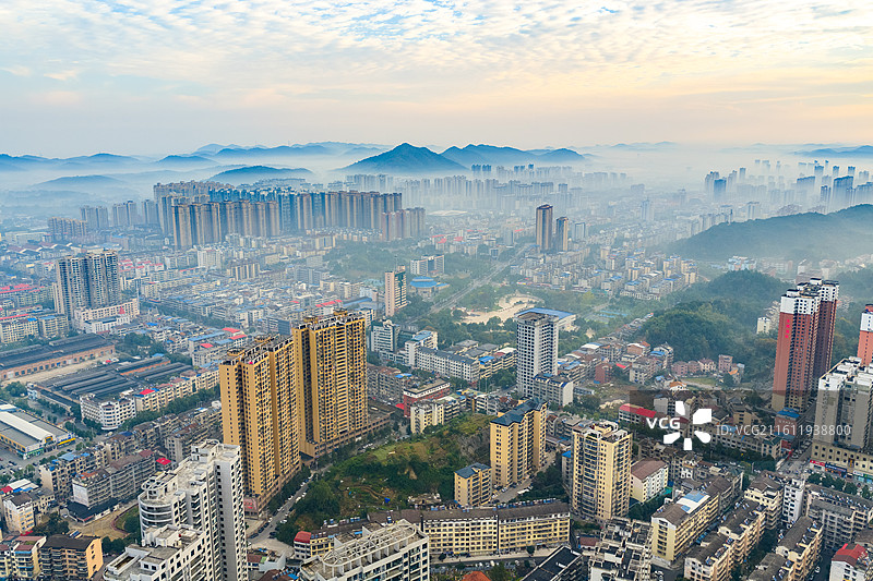 航拍湖北咸宁赤壁市城市清晨风光图片素材