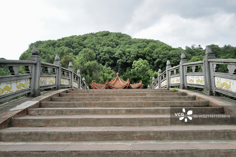 四川乐山大佛景区乌尤寺濠江大桥图片素材