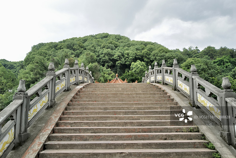 四川乐山大佛景区乌尤寺濠江大桥图片素材