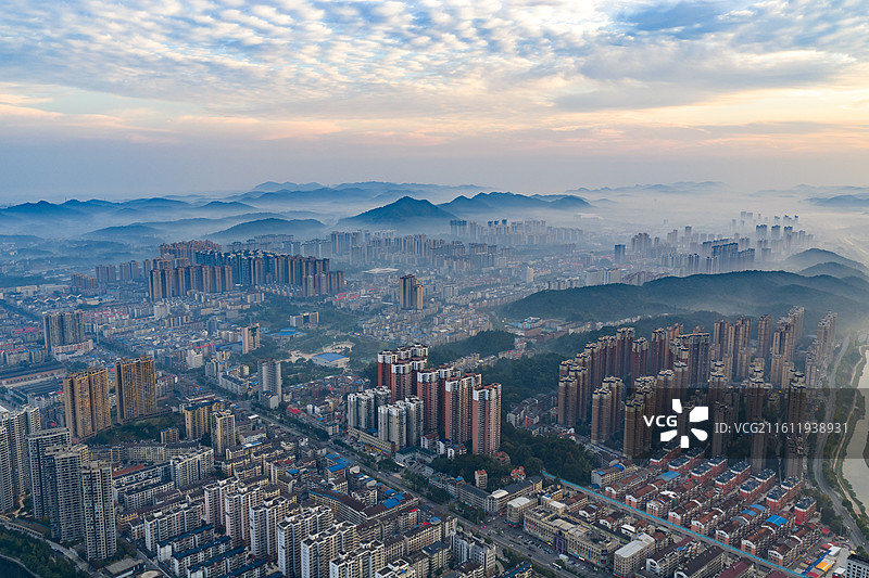 航拍湖北咸宁赤壁市城市清晨风光图片素材