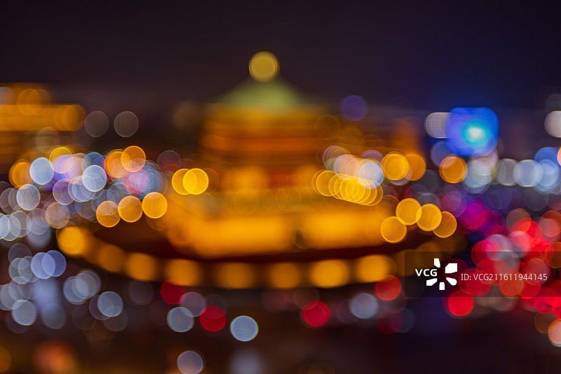 西安市钟楼用大光圈虚化灯光拍摄夜景光斑美景图片素材
