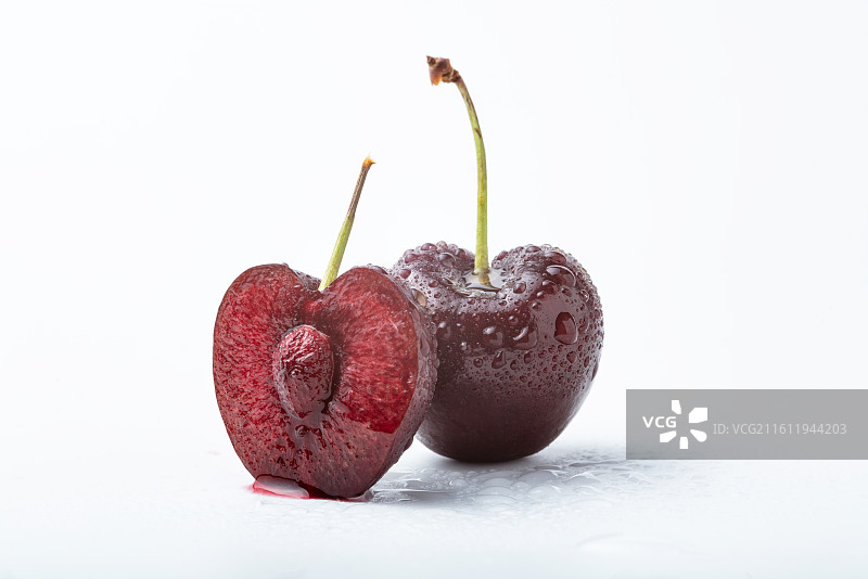 水润饱满的新鲜车厘子图片素材