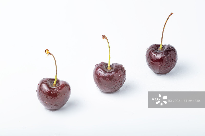水润饱满的新鲜车厘子图片素材